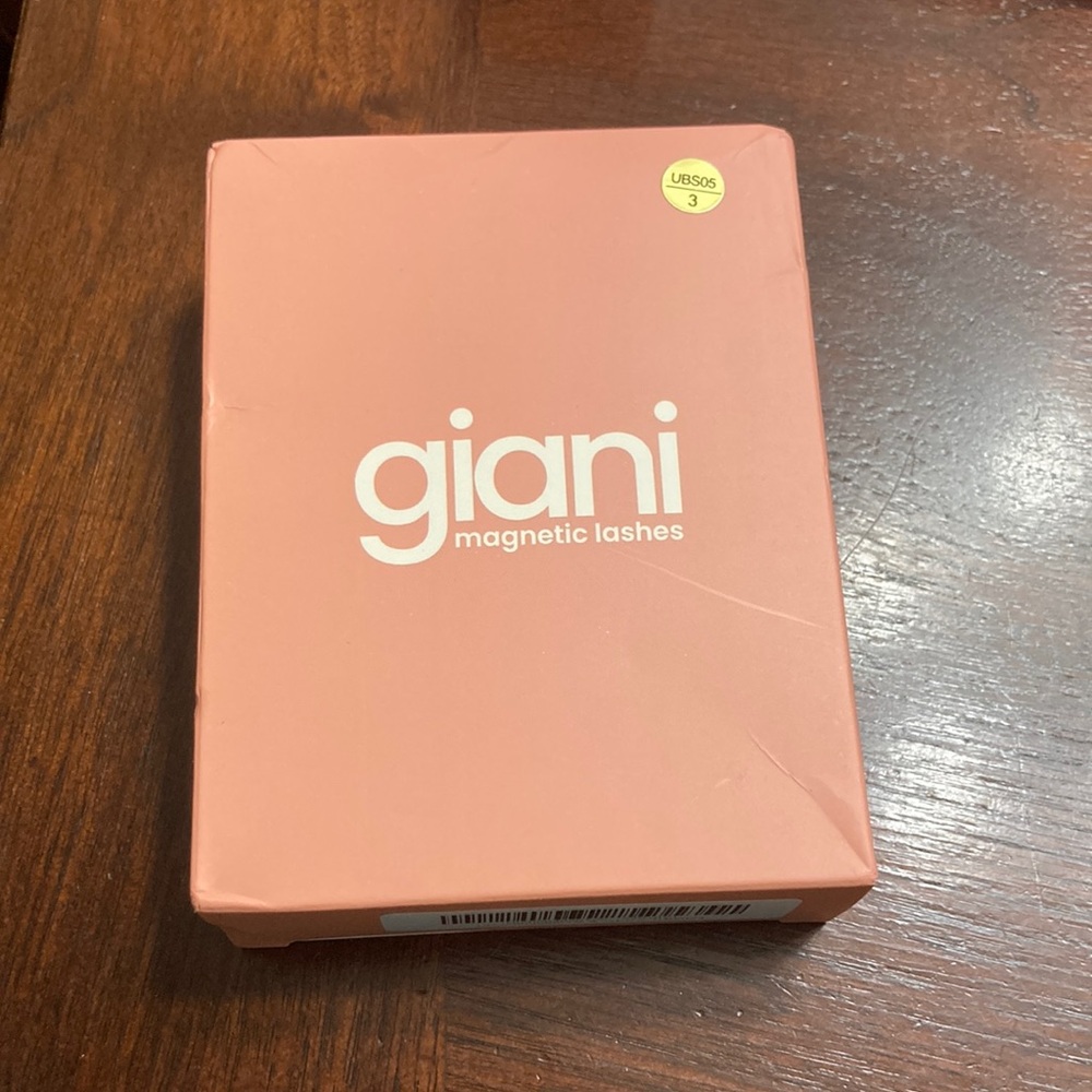 Totally VIRAL Giani Magnetic Lashes iBlowout Sale. I have only 1 left!!!